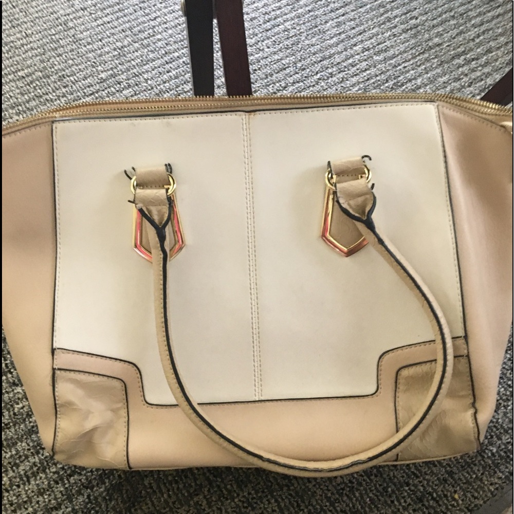 Woman’s shoulder purse by Mossimo